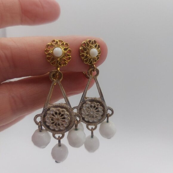 Vintage DANGLING White CHANDELIER EARRINGS Clip On Estate - Picture 5 of 6